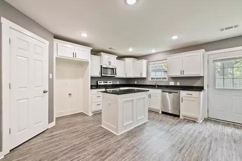 Kitchen - 2310 Tyler St, Benton, AR 72019 photo 4 of 4