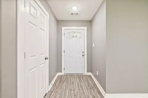 Entry Way - 2310 Tyler St, Benton, AR 72019 photo 2 of 2