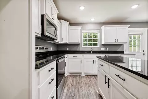 Kitchen - 2310 Tyler St, Benton, AR 72019 photo 2 of 4