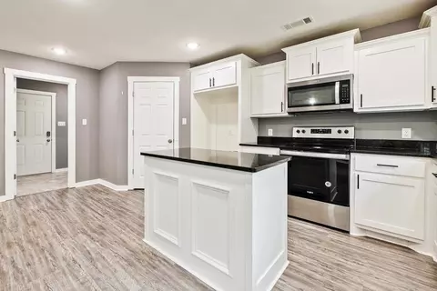 Entry Way - 2310 Tyler St, Benton, AR 72019 photo 1 of 2