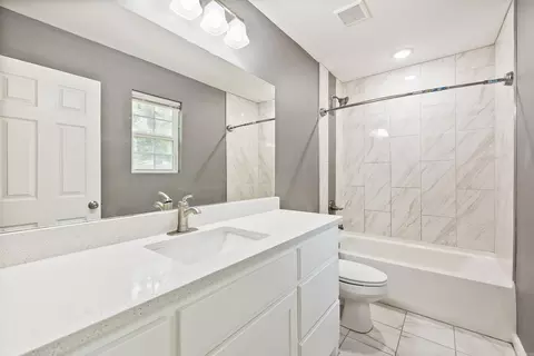Bath - 2310 Tyler St, Benton, AR 72019 photo 1 of 3