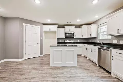 Kitchen - 2310 Tyler St, Benton, AR 72019 photo 3 of 4