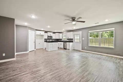 Living - 2310 Tyler St, Benton, AR 72019 photo 2 of 5