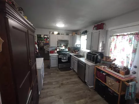 Kitchen - 609 E Webb, Mountain View, AR 72560 photo 1 of 4
