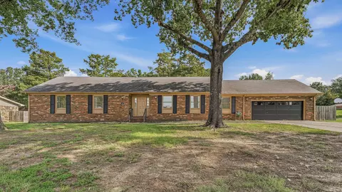 1801 Sara Ann Cir, Paragould, AR 72450