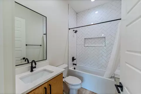 Bath - 14969 Ansata Dr, Alexander, AR 72002 photo 5 of 6