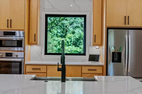 Kitchen - 14969 Ansata Dr, Alexander, AR 72002 photo 2 of 3