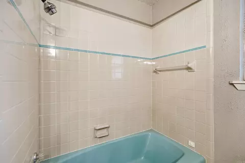 Bath - 623 Beverly Dr, Benton, AR 72019 photo 3 of 5