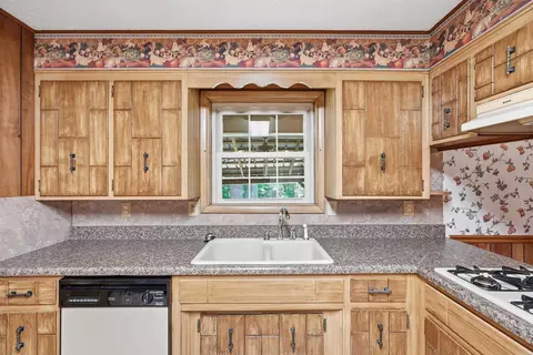 Kitchen - 623 Beverly Dr, Benton, AR 72019 photo 3 of 6