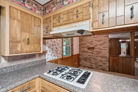 Kitchen - 623 Beverly Dr, Benton, AR 72019 photo 5 of 6