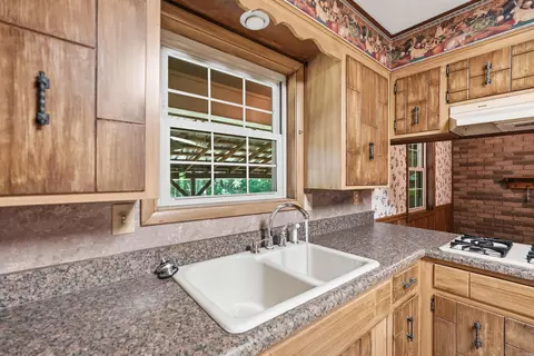 Kitchen - 623 Beverly Dr, Benton, AR 72019 photo 4 of 6