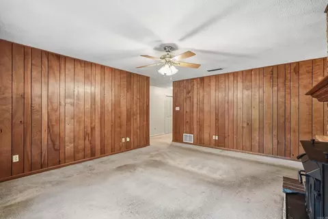 Living - 623 Beverly Dr, Benton, AR 72019 photo 2 of 5