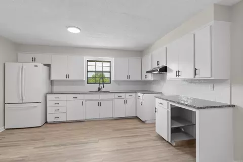 Kitchen - 205 Vine St, Malvern, AR 72104 photo 1 of 1