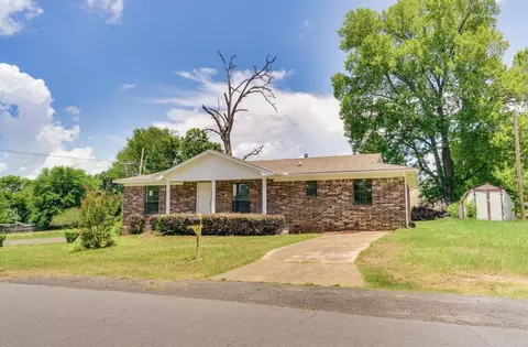 Exterior - 205 Vine St, Malvern, AR 72104 photo 2 of 4