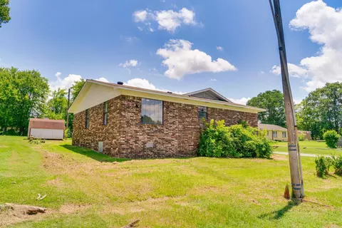 Exterior - 205 Vine St, Malvern, AR 72104 photo 3 of 4