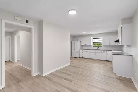 Entry Way - 205 Vine St, Malvern, AR 72104 photo 1 of 2