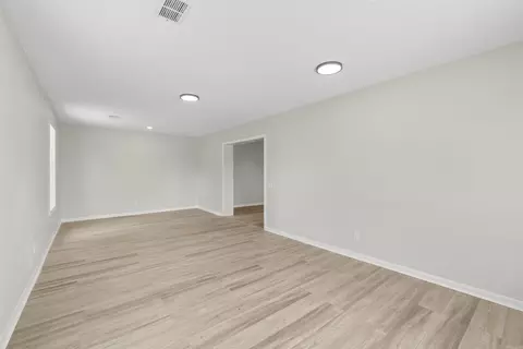 Living - 205 Vine St, Malvern, AR 72104 photo 4 of 4