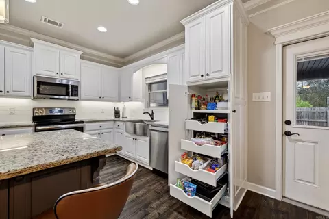 Kitchen - 10 Mallard Cv, Austin, AR 72007 photo 6 of 6