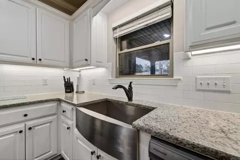 Kitchen - 10 Mallard Cv, Austin, AR 72007 photo 5 of 6