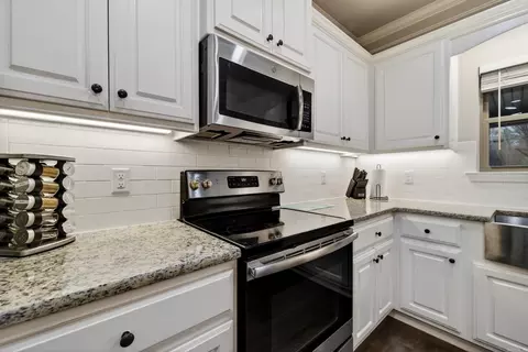 Kitchen - 10 Mallard Cv, Austin, AR 72007 photo 4 of 6