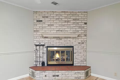 Living - 91 E Main St, Greenbrier, AR 72058 photo 1 of 3