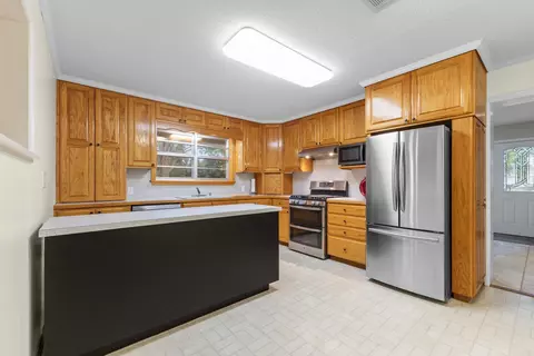 Kitchen - 91 E Main St, Greenbrier, AR 72058 photo 2 of 4