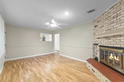 Living - 91 E Main St, Greenbrier, AR 72058 photo 2 of 3