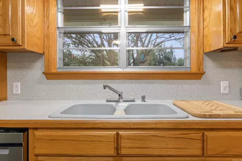 Kitchen - 91 E Main St, Greenbrier, AR 72058 photo 3 of 4
