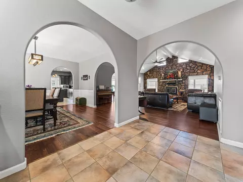 Entry Way - 163 Barbie Ln, Mount Ida, AR 71957 photo 2 of 4