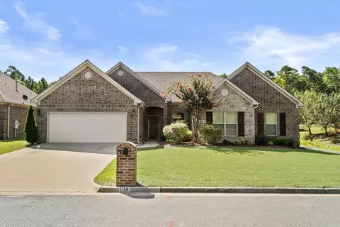 109 Summit Dr, Maumelle, AR 72113