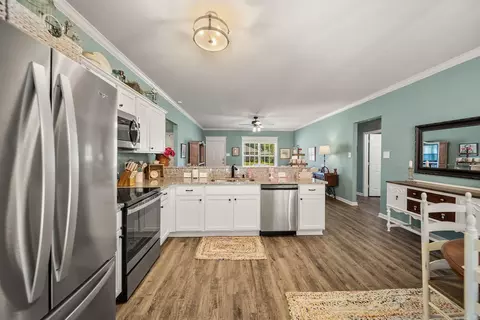 Kitchen - 1015 Okeefe Ave, Conway, AR 72032 photo 4 of 4