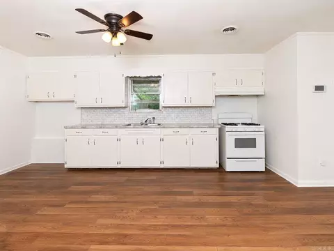 Kitchen - 1604 S Dakota, Pine Bluff, AR 71603 photo 2 of 3