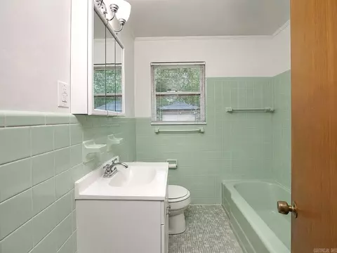 Bath - 1604 S Dakota, Pine Bluff, AR 71603 photo 1 of 1