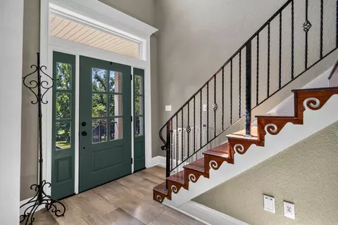 Entry Way - 703 Beaver Lakes Rd, Malvern, AR 72104 photo 2 of 5