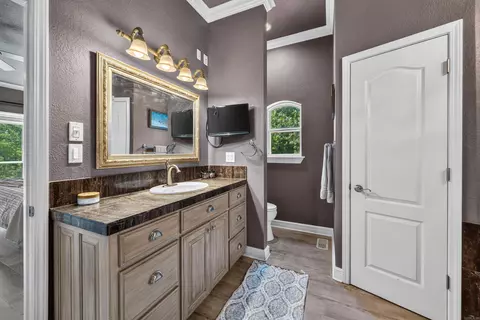 Bath - 703 Beaver Lakes Rd, Malvern, AR 72104 photo 1 of 7