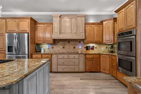 Kitchen - 703 Beaver Lakes Rd, Malvern, AR 72104 photo 4 of 5