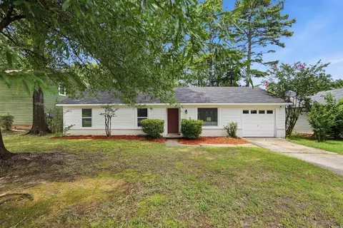 8 Oak Forest Dr, Maumelle, AR 72113