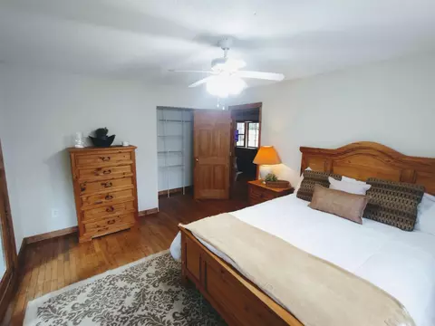 Bedroom - 300 Arrow Head, Mountain View, AR 72560 photo 6 of 10