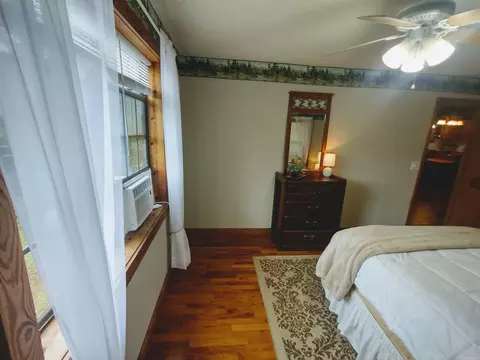 Bedroom - 300 Arrow Head, Mountain View, AR 72560 photo 3 of 10