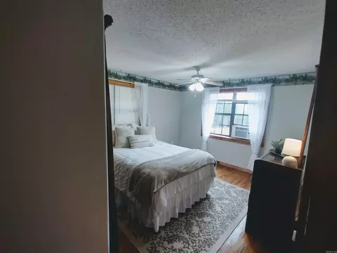 Bedroom - 300 Arrow Head, Mountain View, AR 72560 photo 7 of 10