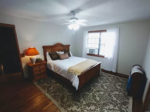 Bedroom - 300 Arrow Head, Mountain View, AR 72560 photo 9 of 10
