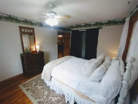 Bedroom - 300 Arrow Head, Mountain View, AR 72560 photo 2 of 10