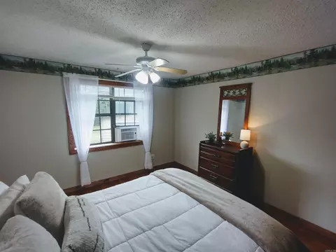 Bedroom - 300 Arrow Head, Mountain View, AR 72560 photo 1 of 10