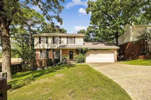 4 Summerland Ct, Little Rock, AR 72227