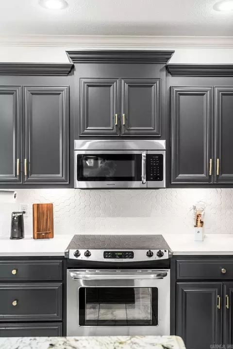 Kitchen - 16 Oak Tree Cir, Conway, AR 72032 photo 8 of 11