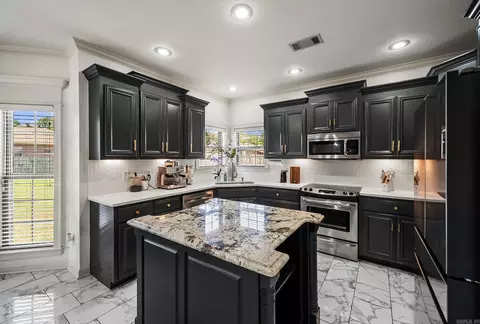 Kitchen - 16 Oak Tree Cir, Conway, AR 72032 photo 4 of 11