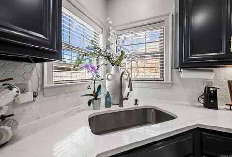 Kitchen - 16 Oak Tree Cir, Conway, AR 72032 photo 9 of 11