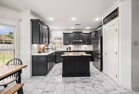 Kitchen - 16 Oak Tree Cir, Conway, AR 72032 photo 2 of 11