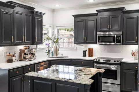 Kitchen - 16 Oak Tree Cir, Conway, AR 72032 photo 6 of 11