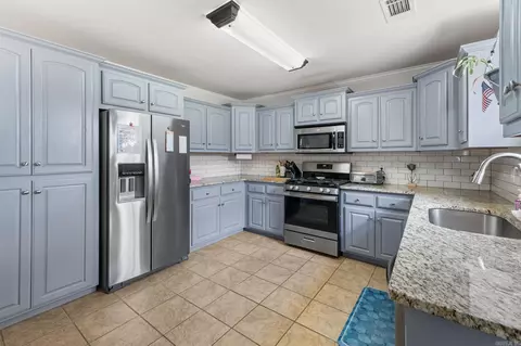 Kitchen - 2902 Millbrook Dr, Benton, AR 72015 photo 1 of 4